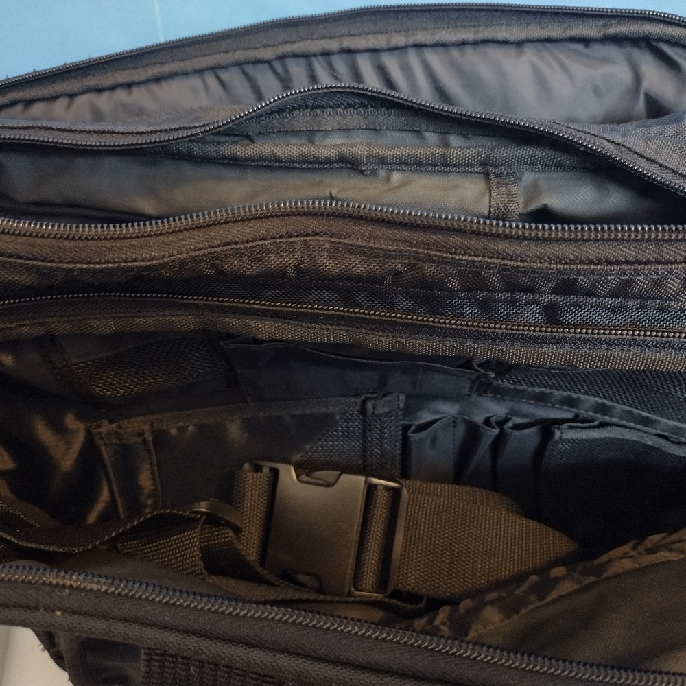 Fellowes Multi-Function Computer Bag - Picture 2 of 4